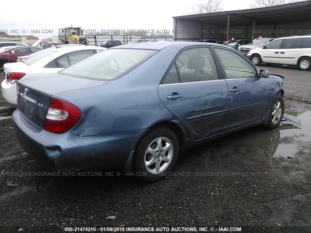 JTDBE32K340262286 - 2004 TOYOTA CAMRY LE/XLE BLUE photo 4