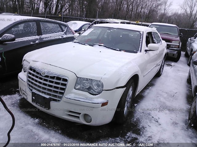 2C3KA33G38H262476 - 2008 CHRYSLER 300 LIMITED WHITE photo 2