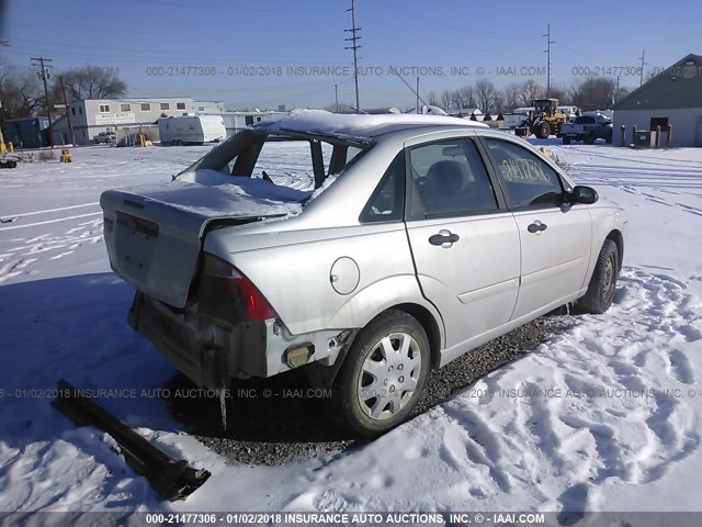 1FAFP34N57W366496 - 2007 FORD FOCUS ZX4/S/SE/SES SILVER photo 4