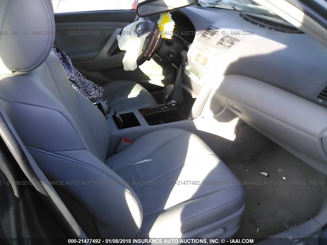 4T4BE46K09R086721 - 2009 TOYOTA CAMRY SE/LE/XLE 灰色 照片 5