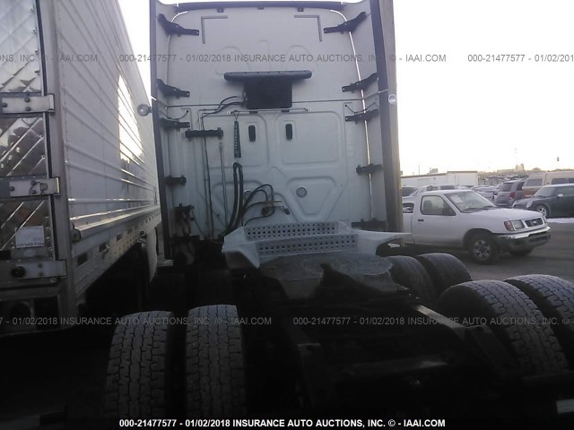 3AKJHHDR7JSHB5664 - 2018 FREIGHTLINER CASCADIA 126  WHITE photo 8