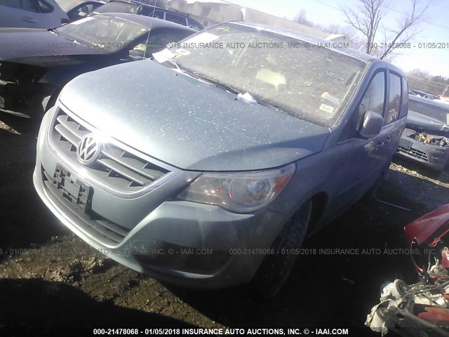 2V4RW3D12AR167225 - 2010 VOLKSWAGEN ROUTAN SE Light Blue photo 2