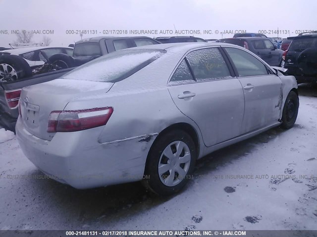 4T1BE46K58U211379 - 2008 TOYOTA CAMRY CE/LE/XLE/SE SILVER photo 4