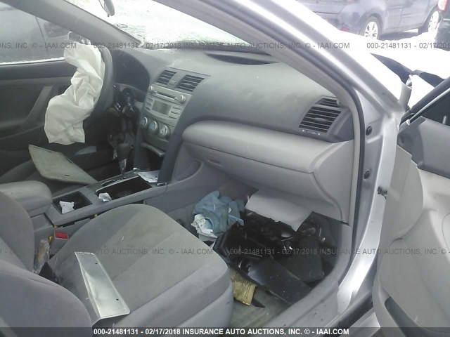 4T1BE46K58U211379 - 2008 TOYOTA CAMRY CE/LE/XLE/SE SILVER photo 5