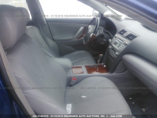 4T4BE46K19R088414 - 2009 TOYOTA CAMRY SE/LE/XLE BLUE photo 5