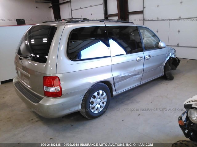 KNDUP131756645305 - 2005 KIA SEDONA EX/LX BEIGE photo 4