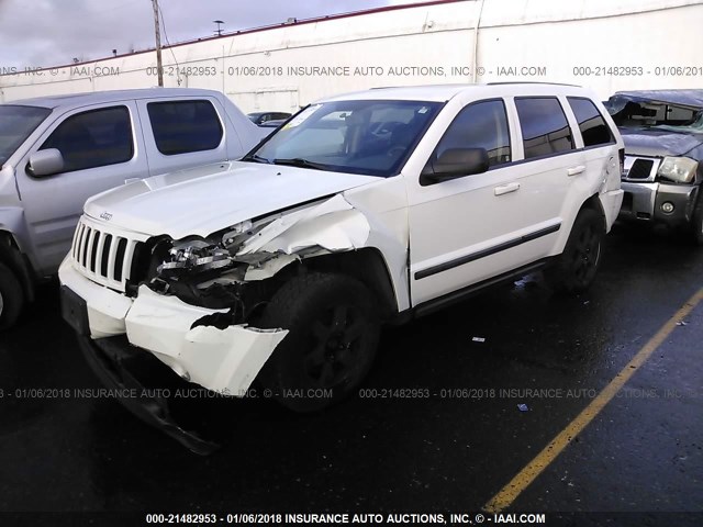 1J8GR48K08C222218 - 2008 JEEP GRAND CHEROKEE LAREDO WHITE photo 2