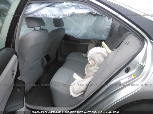 4T1BF1FK5HU334935 - 2017 TOYOTA CAMRY LE/XLE/SE/XSE SILVER photo 8