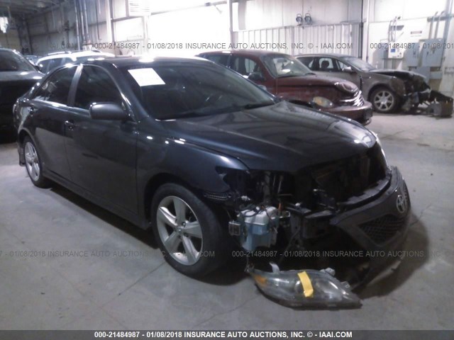4T1BF3EK9BU127145 - 2011 TOYOTA CAMRY SE/LE/XLE Серый фото 1