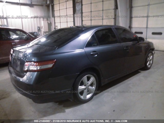 4T1BF3EK9BU127145 - 2011 TOYOTA CAMRY SE/LE/XLE GRAY photo 4