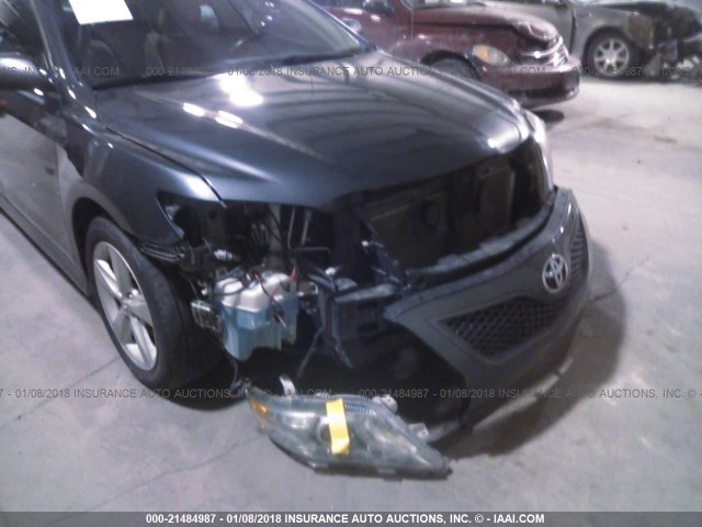 4T1BF3EK9BU127145 - 2011 TOYOTA CAMRY SE/LE/XLE Серый фото 6