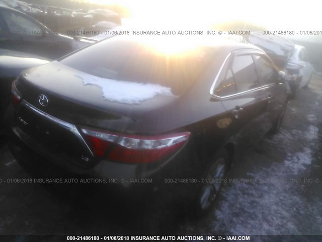 4T4BF1FK8GR551934 - 2016 TOYOTA CAMRY LE/XLE/SE/XSE შავი ფოტო 4