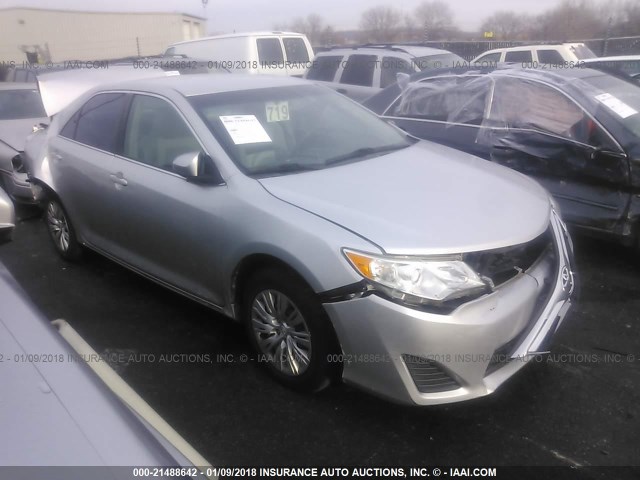 4T1BF1FK0CU054333 - 2012 TOYOTA CAMRY SE/LE/XLE 银色 照片 1