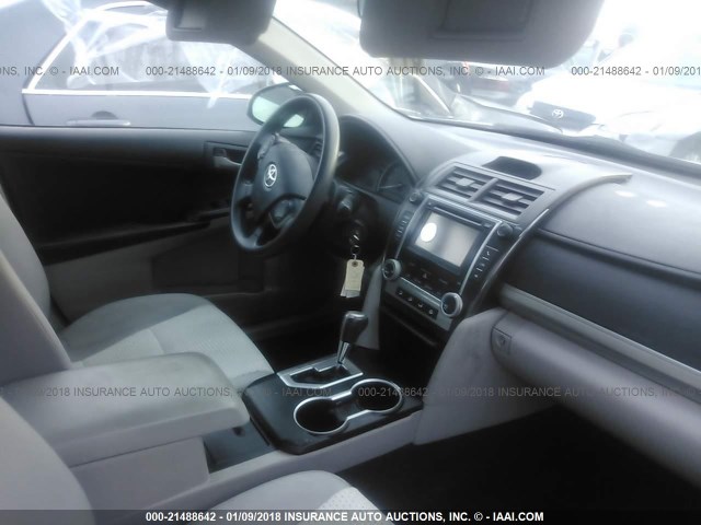 4T1BF1FK0CU054333 - 2012 TOYOTA CAMRY SE/LE/XLE 银色 照片 5