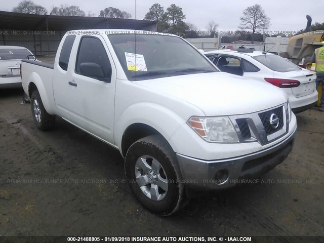 1N6AD0CU7AC442939 - 2010 NISSAN FRONTIER KING CAB SE/LE/NISMO WHITE photo 1