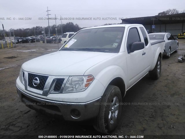 1N6AD0CU7AC442939 - 2010 NISSAN FRONTIER KING CAB SE/LE/NISMO WHITE photo 2
