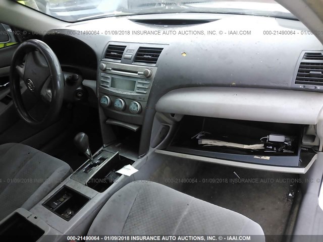 4T1BE46K38U214331 - 2008 TOYOTA CAMRY CE/LE/XLE/SE SILVER photo 5