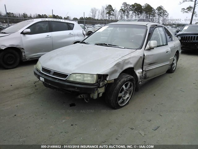 1HGCD5689TA112002 - 1996 HONDA ACCORD DX 25TH ANNIVERSARY SILVER photo 6