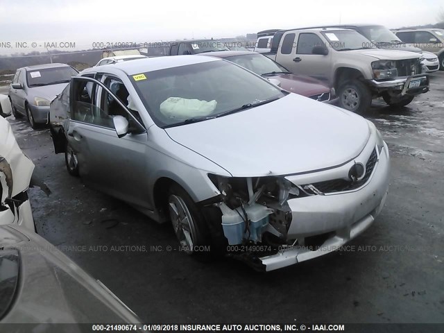 4T1BF1FK8CU176986 - 2012 TOYOTA CAMRY SE/LE/XLE 银色 照片 1