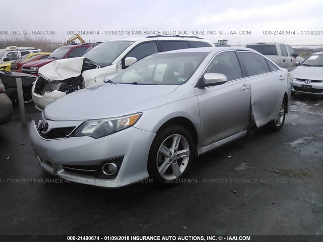 4T1BF1FK8CU176986 - 2012 TOYOTA CAMRY SE/LE/XLE 银色 照片 2