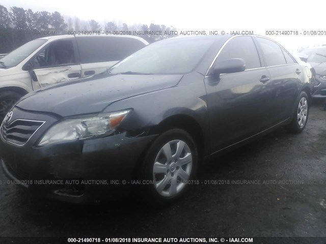 4T1BF3EK1BU707697 - 2011 TOYOTA CAMRY SE/LE/XLE Серый фото 2