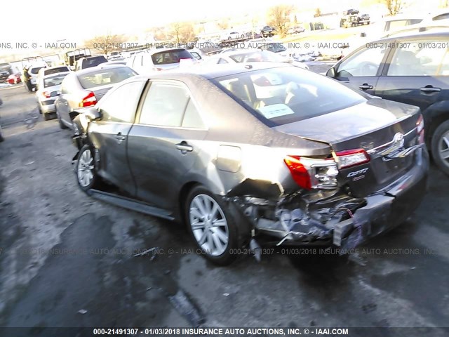 4T4BF1FK9ER419200 - 2014 TOYOTA CAMRY L/SE/LE/XLE GRAY photo 3