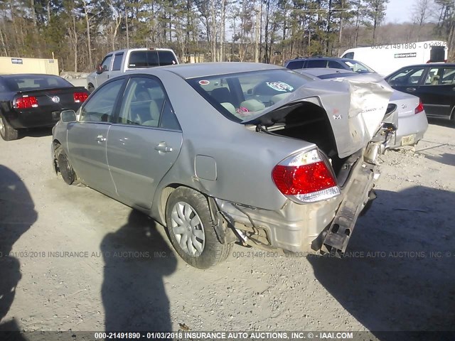 4T1BE32K85U563562 - 2005 TOYOTA CAMRY LE/XLE/SE SILVER photo 3