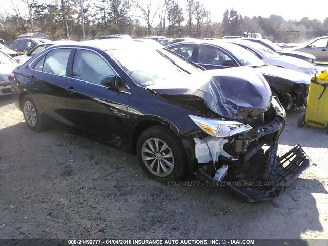 4T1BF1FK3GU175542 - 2016 TOYOTA CAMRY LE/XLE/SE/XSE 黑色 照片 1