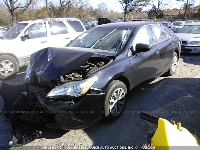 4T1BF1FK3GU175542 - 2016 TOYOTA CAMRY LE/XLE/SE/XSE 黑色 照片 2