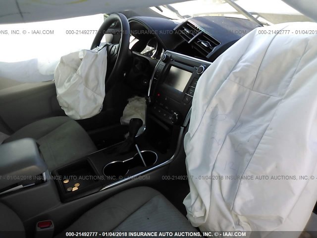 4T1BF1FK3GU175542 - 2016 TOYOTA CAMRY LE/XLE/SE/XSE 黑色 照片 5