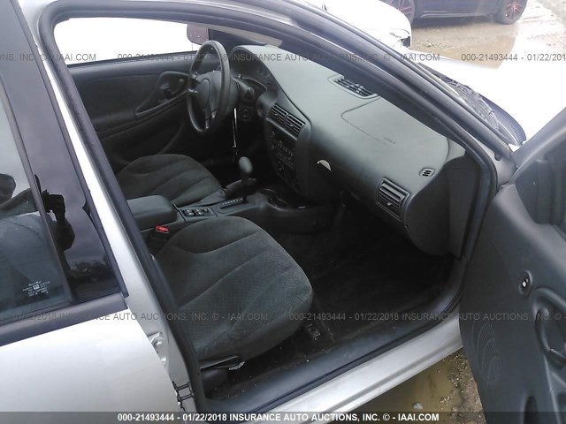 1G1JF52F047167210 - 2004 CHEVROLET CAVALIER LS 银色 照片 5
