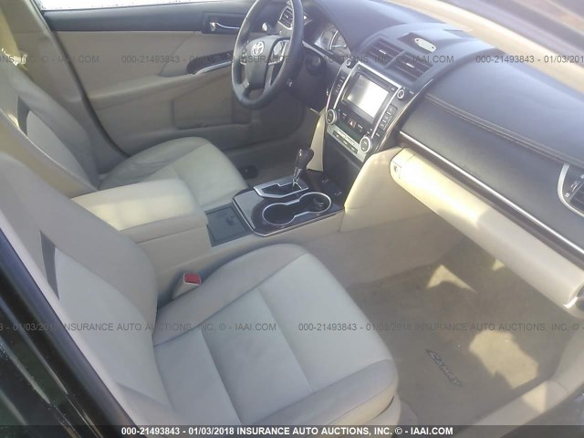 4T1BF1FK8CU180603 - 2012 TOYOTA CAMRY SE/LE/XLE შავი ფოტო 5