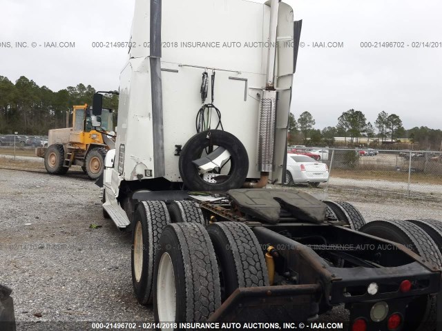 1FUJA6CKX5LN62519 - 2005 FREIGHTLINER CONVENTIONAL COLUMBIA თეთრი ფოტო 3