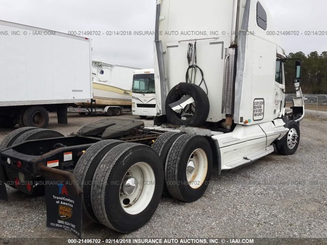 1FUJA6CKX5LN62519 - 2005 FREIGHTLINER CONVENTIONAL COLUMBIA თეთრი ფოტო 4