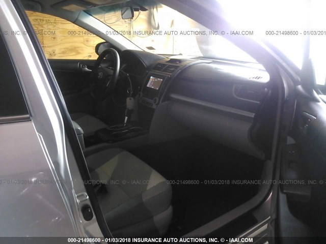 4T1BF1FK8CU139128 - 2012 TOYOTA CAMRY SE/LE/XLE SILVER photo 5