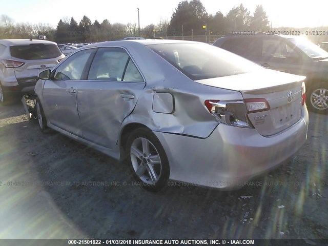4T1BF1FK2EU407089 - 2014 TOYOTA CAMRY L/SE/LE/XLE 银色 照片 3