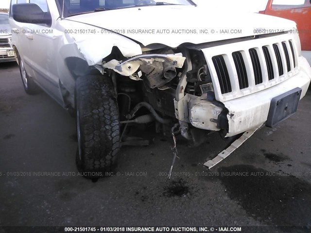 1J8HR48N68C219502 - 2008 JEEP GRAND CHEROKEE LAREDO WHITE photo 6