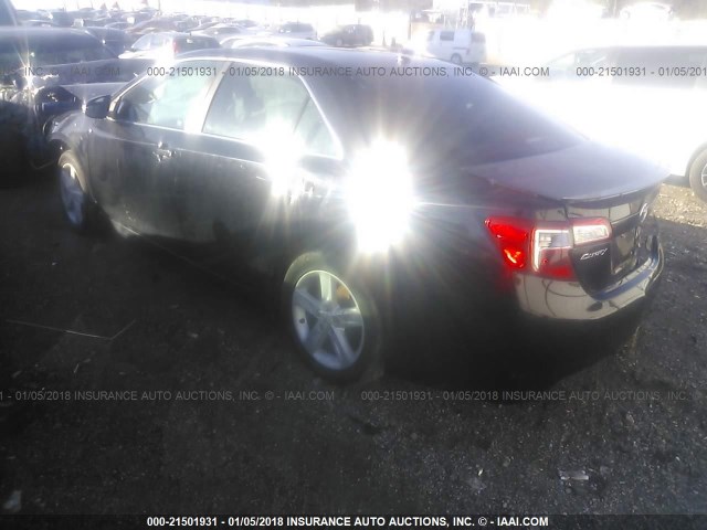 4T1BF1FKXCU166654 - 2012 TOYOTA CAMRY SE/LE/XLE BLACK photo 3