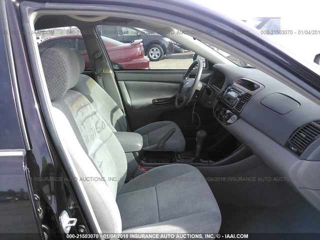 4T1BE32K13U664553 - 2003 TOYOTA CAMRY LE/XLE/SE იასამნისფერი ფოტო 5