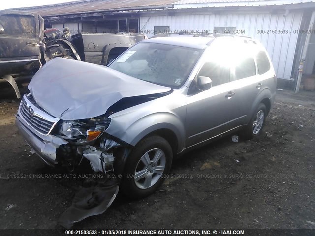JF2SH6BCXAH767452 - 2010 SUBARU FORESTER XS Silber Foto 2