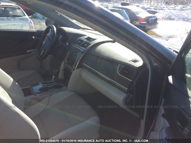 4T1BD1FK6CU027367 - 2012 TOYOTA CAMRY HYBRID/LE/XLE 灰色 照片 5