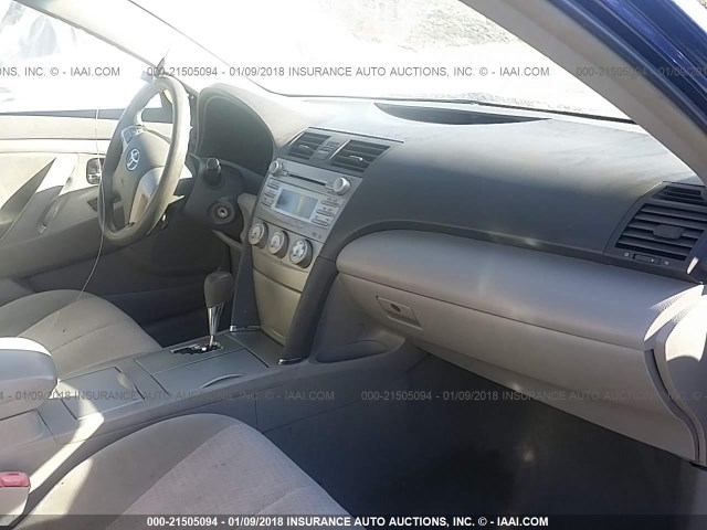4T1BF3EK3BU716420 - 2011 TOYOTA CAMRY SE/LE/XLE BLUE photo 5