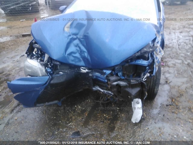 4T1BF1FK2HU732622 - 2017 TOYOTA CAMRY LE/XLE/SE/XSE ლურჯი ფოტო 6