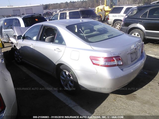 4T4BF3EK3BR104787 - 2011 TOYOTA CAMRY SE/LE/XLE SILVER photo 3