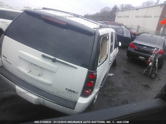 1GKFC03289R239758 - 2009 GMC YUKON DENALI WHITE photo 4