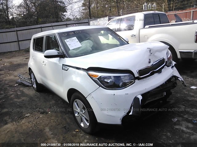 KNDJN2A21G7395731 - 2016 KIA SOUL WHITE photo 1