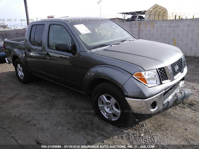 1N6AD07U36C441692 - 2006 NISSAN FRONTIER CREW CAB LE/SE/OFF ROAD GRAY photo 1