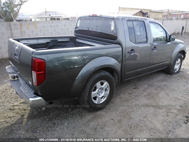 1N6AD07U36C441692 - 2006 NISSAN FRONTIER CREW CAB LE/SE/OFF ROAD GRAY photo 4