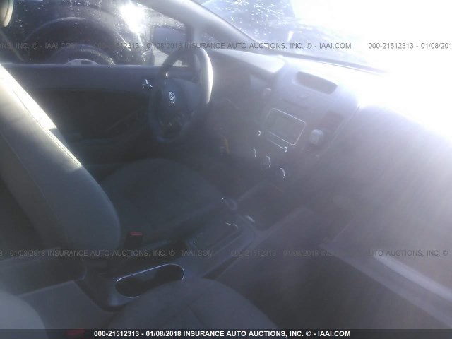 KNAFX4A61F5364775 - 2015 KIA FORTE LX RED photo 5