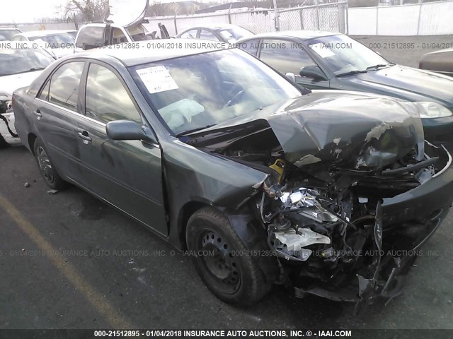 JTDBE32K520030592 - 2002 TOYOTA CAMRY LE/XLE/SE GREEN photo 1